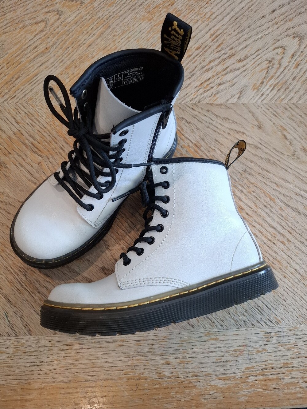 Doc Dr. Martens Girls Zavala J Lace Up Combat Boot White Size 1 Youth - Picture 2 of 14